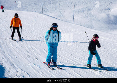 Leute genießen, Ski- und Snowboard für Winterurlaub in den Alpen, Les Arcs 2000, Savoie, Frankreich, Europa Stockfoto