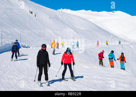 Leute genießen, Ski- und Snowboard für Winterurlaub in den Alpen, Les Arcs 2000, Savoie, Frankreich, Europa Stockfoto