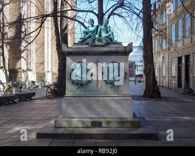 Johannes Ewald und Johan Hermann Wessel Denkmal von Otto Evens aus Kobmagergade gesehen Stockfoto