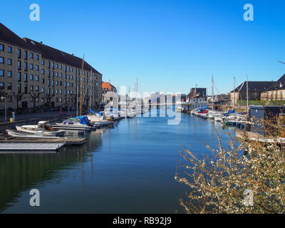 Blick auf die moderne Architektur und die Wasserkanäle der Stadtteil Christianshavn in Kopenhagen, Dänemark. Stockfoto