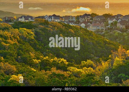 Hill Country mit Wohn- suburban Wohnungen, Austin, Texas, USA Stockfoto