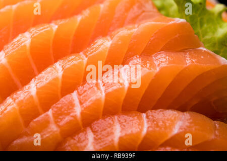 In Scheiben geschnittenen Lachs sashimi Nahaufnahme Stockfoto