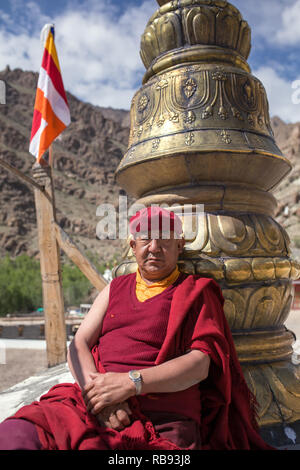 Leh, Indien - 4. Juli 2017: Portrait von Unbekannten buddhistischen Mönch der Drukpa Linie in Hemis Kloster, Leh, Ladakh, Indien. Stockfoto