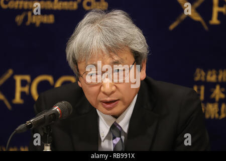 Tokio, Japan. 8 Jan, 2019. Ehemalige Nissan Motor Vorsitzender Carlos Ghosn Chief's Anwalt Motonari Otsuru spricht vor der Presse, die in ausländische Korrespondenten "Club für Japan in Tokio am Dienstag, 8. Januar 2019. Ghosn erschien in der Tokyo District Court auf der Suche nach einer Erklärung für seine nach wie vor anhaltenden Haft von November. Credit: Yoshio Tsunoda/LBA/Alamy leben Nachrichten Stockfoto