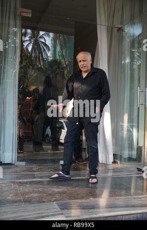 Mumbai, Indien. 7. Januar, 2019. Bollywood Schauspieler Puja Bhatt seine faher Mahesh Bhatt, Gulshan Devaiah, S. Sreesanth, Gulshan Grover Medien Interaktion für den Start des zweiten Films - Kabarett KABARETT am J W Marriott Hotel Juhu in Mumbai Indien am 7. Jan 2019. Credit: prodip Guha/Alamy leben Nachrichten Stockfoto