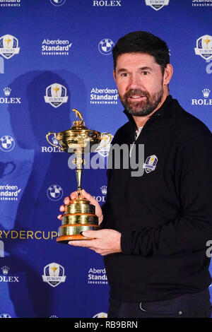 8. Januar, 2019 Wentworth Golf Club Surrey UK Padraig Harrington (Irland) im Gespräch mit den Medien, wie er heute bekannt als das nächste europäische Ryder Cup Captain, auf einer Konferenz, die im Ballsaal im berühmten Wentworth Golf Club Stockfoto