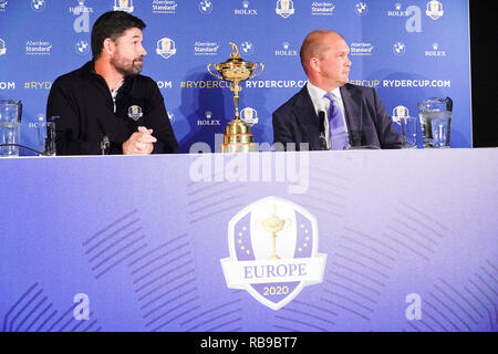 8. Januar, 2019 Wentworth Golf Club Surrey UK Padraig Harrington (Irland) im Gespräch mit den Medien, wie er heute bekannt als das nächste europäische Ryder Cup Captain, auf einer Konferenz, die im Ballsaal im berühmten Wentworth Golf Club Stockfoto