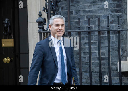 London, Großbritannien. 8. Januar 2019, Stephen Barclay, MP PC, Brexit Sekretär Blätter einer Kabinettssitzung in Downing Street 10, London, UK. Credit: Ian Davidson/Alamy leben Nachrichten Stockfoto