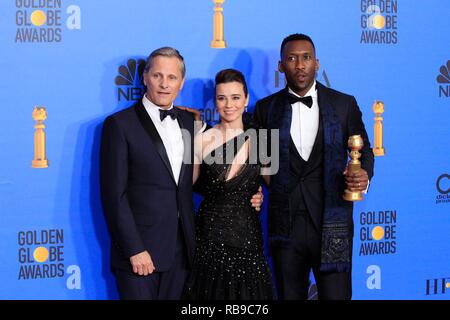 Beverly Hills, CA. 6. Januar, 2019. Viggo Mortensen, Linda Cardellini, Mahershala Ali in der Presse Raum für 76th jährliche Golden Globe Awards, The Beverly Hilton, Beverly Hills, CA 6. Januar 2019. Credit: Priscilla Grant/Everett Collection/Alamy leben Nachrichten Stockfoto