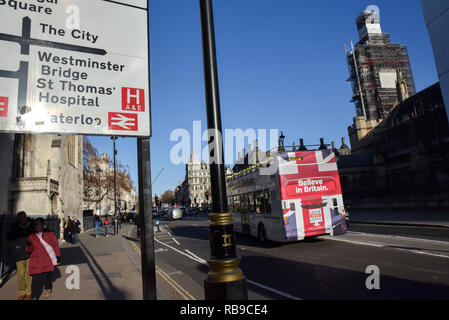 Houses of Parliament, London, UK. 8 Jan, 2019. Gruppen unterstützen und gegnerischen Brexit gegenüber dem Parlamentsgebäude. Quelle: Matthew Chattle/Alamy leben Nachrichten Stockfoto