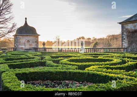 Glasgow, Schottland, Großbritannien. 8. Januar, 2019. UK Wetter: Das Labyrinth an der Seite von Pollok House Pollok Country Park an einem sonnigen Nachmittag. Credit: Skully/Alamy leben Nachrichten Stockfoto