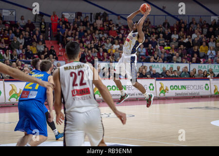 Mestre, Italien. 08 Jan, 2019. Stein Basketball Champions League Reyer Vs Opava, Venedig Italien 08, Januar 2019 Credit: Unabhängige Fotoagentur/Alamy leben Nachrichten Stockfoto