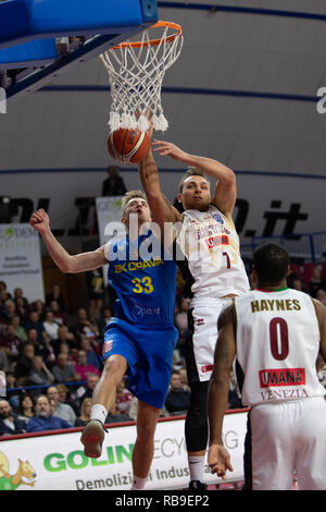 Mestre, Italien. 08 Jan, 2019. SlavÃ-k Jakub und Tonut Basketball Champions League Reyer Vs Opava, Venedig Italien 08, Januar 2019 Credit: Unabhängige Fotoagentur/Alamy leben Nachrichten Stockfoto