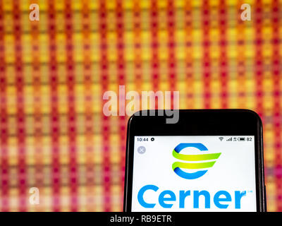 Kiew, Ukraine. 7 Jan, 2019. Cerner Firmenlogo gesehen auf einem Smartphone angezeigt. Quelle: Igor Golovniov/SOPA Images/ZUMA Draht/Alamy leben Nachrichten Stockfoto