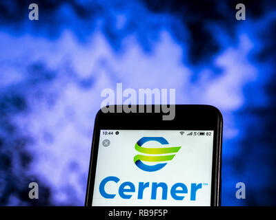 Kiew, Ukraine. 7 Jan, 2019. Cerner Firmenlogo gesehen auf einem Smartphone angezeigt. Quelle: Igor Golovniov/SOPA Images/ZUMA Draht/Alamy leben Nachrichten Stockfoto