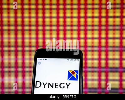 Kiew, Ukraine. 7 Jan, 2019. Dynegy Energie Firmenlogo gesehen auf einem Smartphone angezeigt. Quelle: Igor Golovniov/SOPA Images/ZUMA Draht/Alamy leben Nachrichten Stockfoto