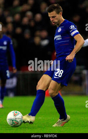 London, Großbritannien. 8. Januar, 2019. Cesar Azpilicueta von Chelsea in Aktion. Carabao Cup Halbfinale, Hinspiele übereinstimmen, Tottenham Hotspur v Chelsea im Wembley Stadion in London am Dienstag, den 8. Januar 2019. Dieses Bild dürfen nur für redaktionelle Zwecke verwendet werden. Nur die redaktionelle Nutzung, eine Lizenz für die gewerbliche Nutzung erforderlich. Keine Verwendung in Wetten, Spiele oder einer einzelnen Verein/Liga/player Publikationen. pic von Steffan Bowen/Andrew Orchard sport Fotografie/Alamy leben Nachrichten Stockfoto