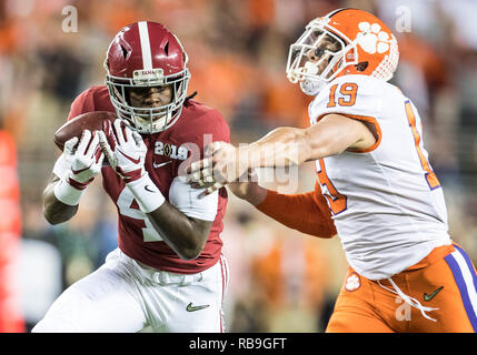 Januar 07, 2019: Alabama wide receiver Jerry Jeudy (4) fängt den Ball als Clemson Sicherheit Tanner Muse (19) Während der Hochschule Fußball-Endspiel National Championship Game zwischen den Clemson Tiger und Alabama Crimson Tide am Levi's Stadion in Santa Clara, Kalifornien, verteidigt. Clemson besiegt Alabama44-16-. Johann Mersits/CSM Stockfoto