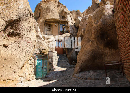 Fassade der Häuser in Rock Kegel in Kandovan Dorf. Osten Aserbaidschan Provinz. Iran Stockfoto