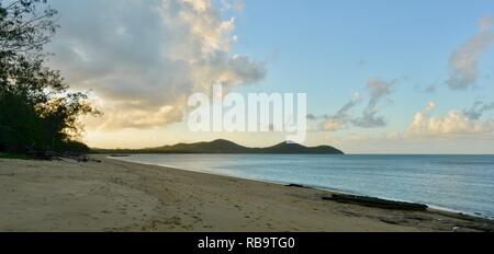 Cape Hillsborough von Smalleys Strand Campingplatz gesehen, Cape Hillsborough National Park, Queensland, Australien Stockfoto