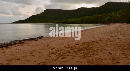 Cape Hillsborough von Smalleys Strand Campingplatz gesehen, Cape Hillsborough National Park, Queensland, Australien Stockfoto