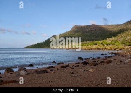 Cape Hillsborough von Smalleys Strand Campingplatz gesehen, Cape Hillsborough National Park, Queensland, Australien Stockfoto