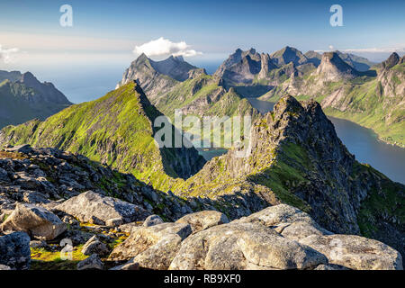 Amazong Blick von der Spitze des Munkan Berg auf den Lofoten Stockfoto