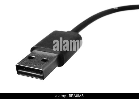 Den Stecker des USB-Kabels ist in der Nähe. Auf einem weißen Hintergrund. Stockfoto