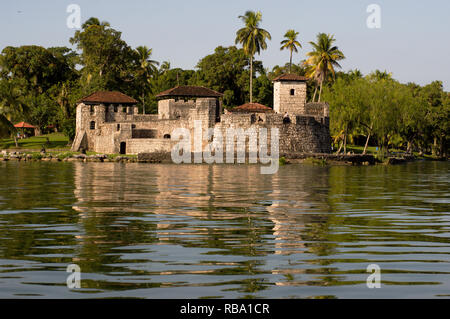 San Felipe de Lara ist eine spanische koloniale Fort am Eingang von Izabal See im östlichen Guatemala. Stockfoto