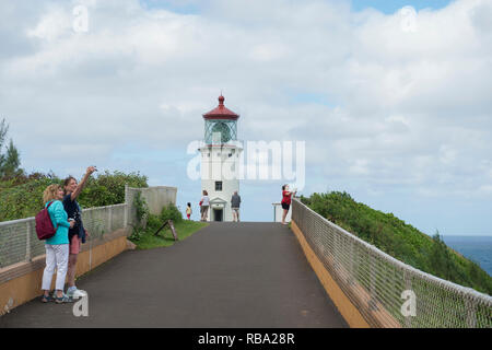 Touristen am Leuchtturm von Kilauea in Kauai, Hawaii, außerhalb von Princeville. Stockfoto