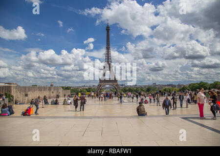 Eiffelturm und Trocadero Platz in Paris Stockfoto