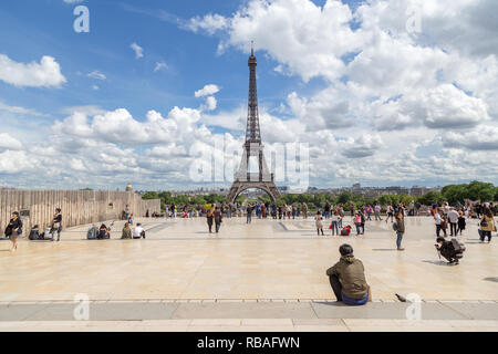 Eiffelturm und Trocadero Platz in Paris Stockfoto