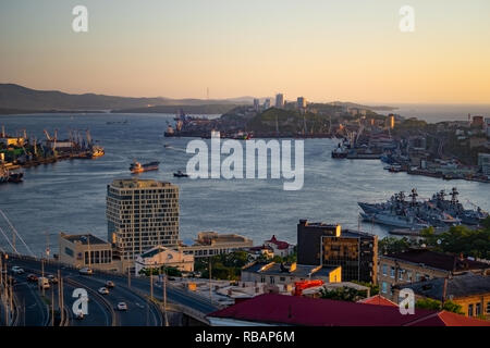 Wladiwostok, Russia-July 29, 2018: Städtische Landschaft mit Blick auf die moderne Stadt. Stockfoto