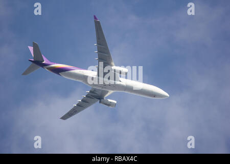 Chiangmai, Thailand - 2. Januar 2019: HS-tes Airbus A330-300 von Thaiairway. Von Chiangmai Flughafen in Bangkok. Stockfoto