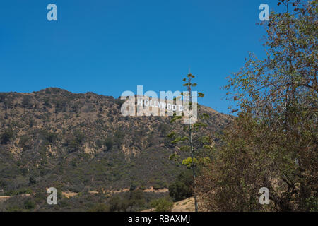 Das Hollywood Zeichen wie aus Mulholland Highway, Hollywood, Los Angeles, Kalifornien gesehen Stockfoto