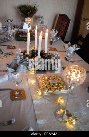 Tabelle für Festessen an Weihnachten Stockfoto