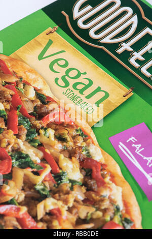 Vegan Label auf eine Pizza Paket. Großbritannien Stockfoto