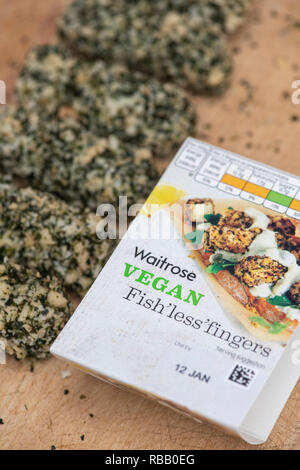 Waitrose veganen Fisch "weniger Kuchen Paket mit vegan Label. Großbritannien Stockfoto