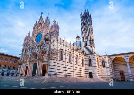 Der Dom von Siena (Italienisch: Duomo di Siena) (1348) ist eine mittelalterliche Kirche in Siena, Italien Stockfoto