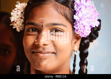 Arunachala, Tiruvannamalai, Tamil Nadu in Indien, 30. Januar 2018: Porträt der Schüler Mädchen in der öffentlichen Schule Stockfoto