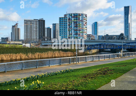 Neue Wohnung Gebäude in Stratford, East London, UK, gesehen vom Queen Elizabeth Olympic Park Stockfoto