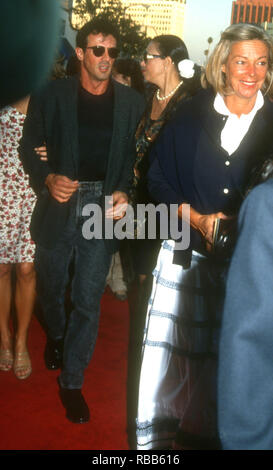 WESTWOOD, CA - 29. Juli: Schauspieler Sylvester Stallone nimmt an Warner Bros. Pictures' "Der Flüchtling" Premiere am 29. Juli 1993 an den Mann Dorf Theater in Westwood, Kalifornien. Foto von Barry King/Alamy Stock Foto Stockfoto