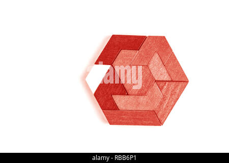 Ein sechseck Tangram Puzzle in Coral Farbe. Stockfoto