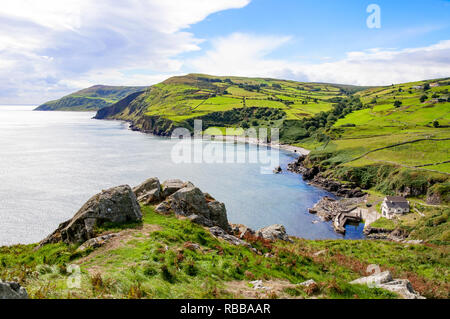 Nordküste, eine Bucht und einen kleinen Hafen in County Antrim, Nordirland, Großbritannien, der Blick von Torr Head, Ballycastle Stockfoto