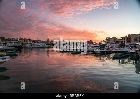 Sonnenuntergan an der Tala Bay Marina, Akaba, Jordanien, Asien | Sonnenuntergang über Tala Bay Marina, Aqaba, Jordanien, Asien Stockfoto