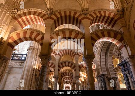 Innenraum der Moschee - Kathedrale von Córdoba. Juni, 2018. Andalusien, Spanien Stockfoto