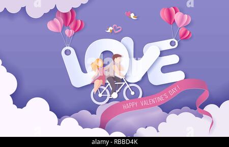 Valentines Tag Karte mit paar Reiten Fahrrad auf große Buchstaben der Liebe mit Luftballons auf lila Himmel Hintergrund. Vektor Papier art Illustration. Papier geschnitten und Handwerk Stil. Stock Vektor