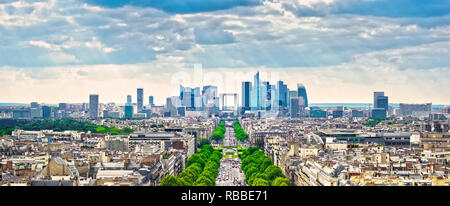 La Défense Geschäftsviertel, La Grande Armee Avenue. Blick vom Arc de Triomphe. Paris, Frankreich, Europa. Stockfoto