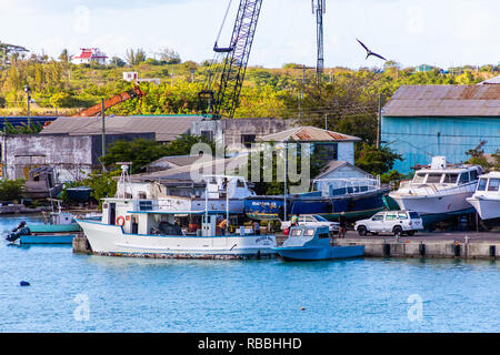 ANTIGUA, WEST INDIES - 1. März 2018: Die Wirtschaft in Antigua ist fast ausschließlich vom Tourismus. Es ist eine große Kreuzfahrt Reiseziel, Resort Lage ein Stockfoto