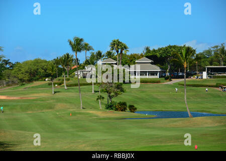 Malerischer Golfplatz im Kihei Distrikt von Maui, Hawaii-Inseln, mit Blick auf Mt. Haleakala Stockfoto